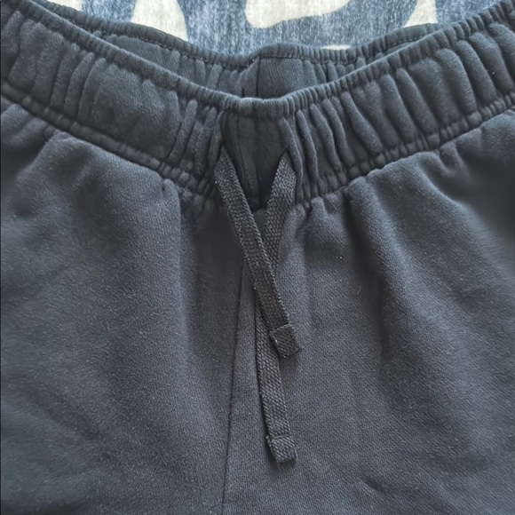 Nike Black Athletic Shorts Soft Elastic Fit - Picture 4 of 5